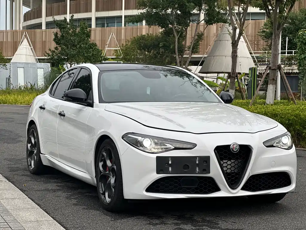 Giulia 2017 2.0T 200HP Deluxe Edition купить на сайте DeffCars