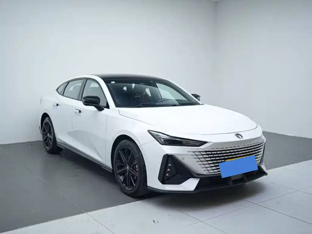 Changan UNI-V 2023 1.5T premium model купить на сайте DeffCars