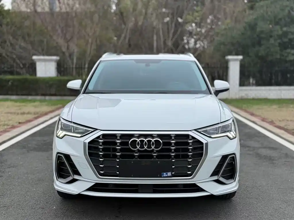 Audi Q3 2020 40 TFSI Fashionable and Dynamic купить на сайте DeffCars