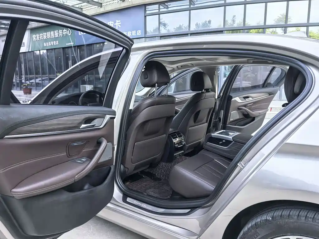 BMW 5 Series 2018 Facelift 530Li Exclusive Luxury Package купить на сайте DeffCars