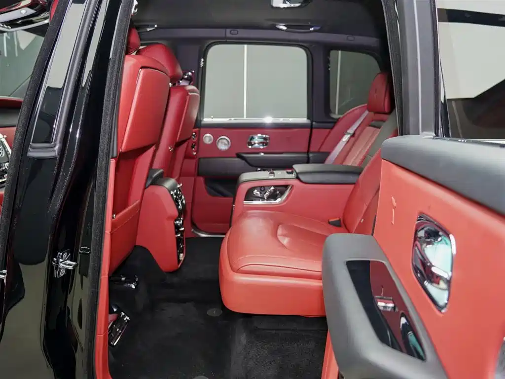 Cullinan 2018 four-seat version купить на сайте DeffCars