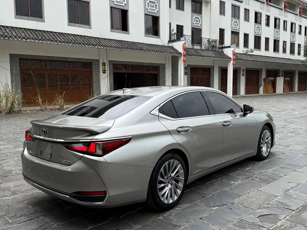 Lexus ES 2020 300h Executive Edition купить на сайте DeffCars
