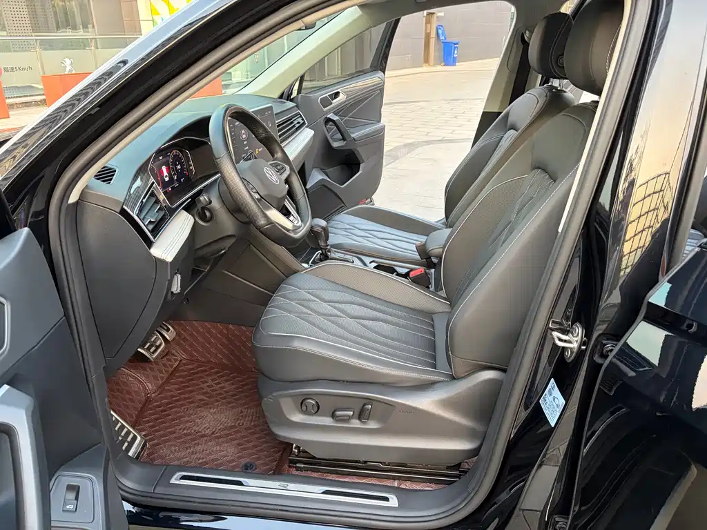 Tiguan L 2024 330TSI automatic two-wheel drive R-Line version купить на сайте DeffCars
