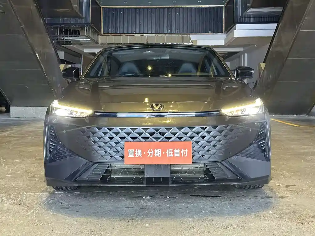 Changan UNI-V 2024 1.5T premium model купить на сайте DeffCars