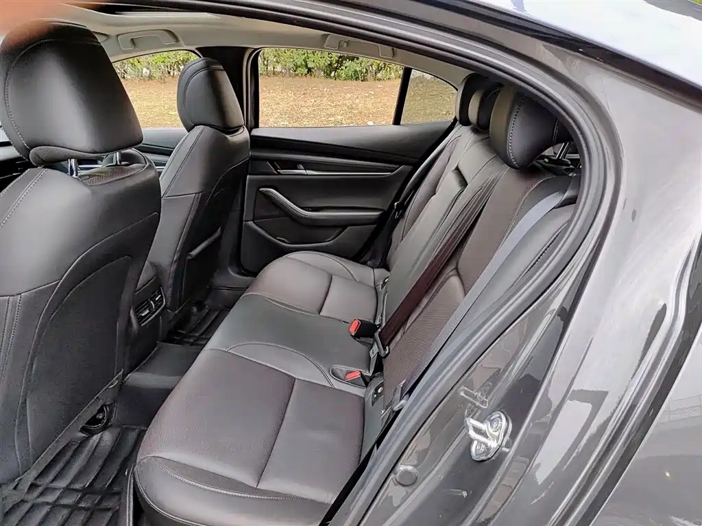 Mazda3 Angkesela 2023 2.0L Automatic Premium Edition купить на сайте DeffCars