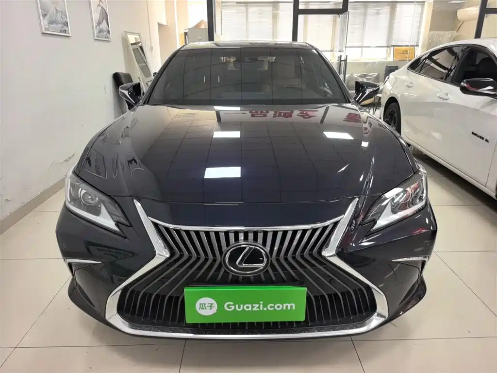 Lexus ES 2020 200 Excellence Edition купить на сайте DeffCars