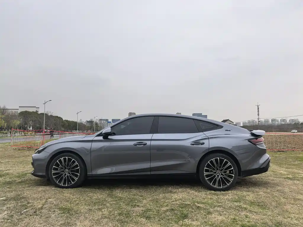 MG7 2023 2.0T automatic Trophy+ engine version купить на сайте DeffCars