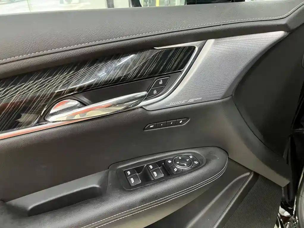 Cadillac XT6 2020 28T seven-seat four-wheel drive leading model купить на сайте DeffCars