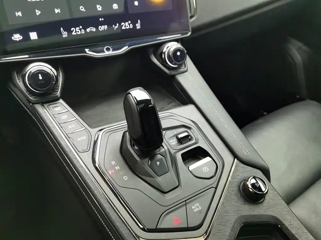 Lynk & Co 01 2021 2.0TD 4WD Dark Night Edition купить на сайте DeffCars