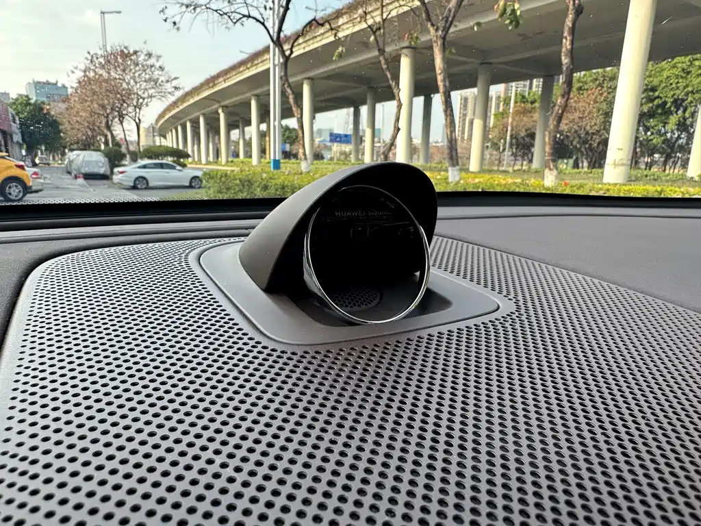 Wenjie M8 2025 extended range Max+ version 53.4kWh 6-seater version купить на сайте DeffCars