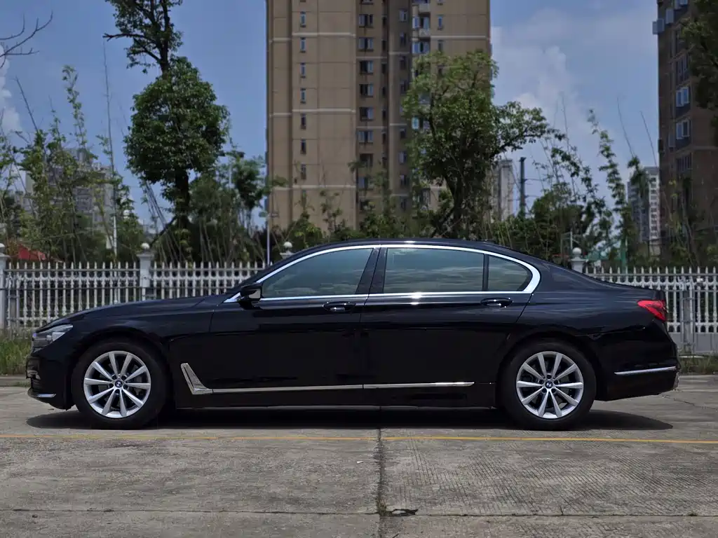 BMW 7 Series 2016 730Li Leading Model купить на сайте DeffCars