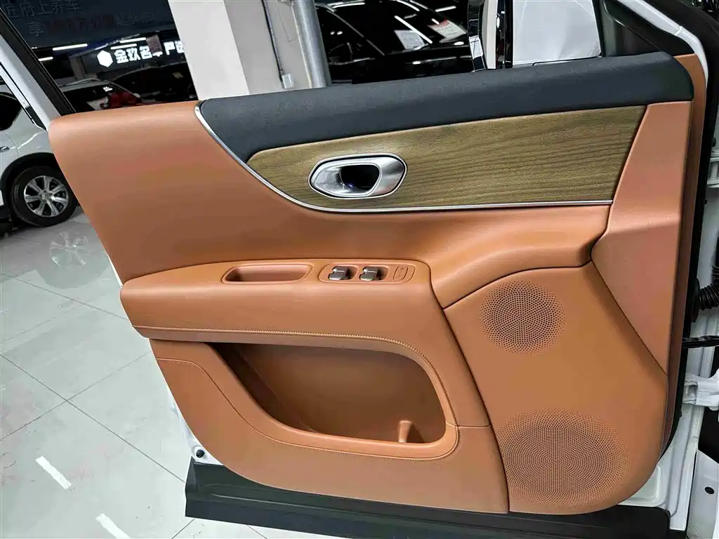Trumpchi Yearning S9 2025 Qiankun UItra 6-seater купить на сайте DeffCars