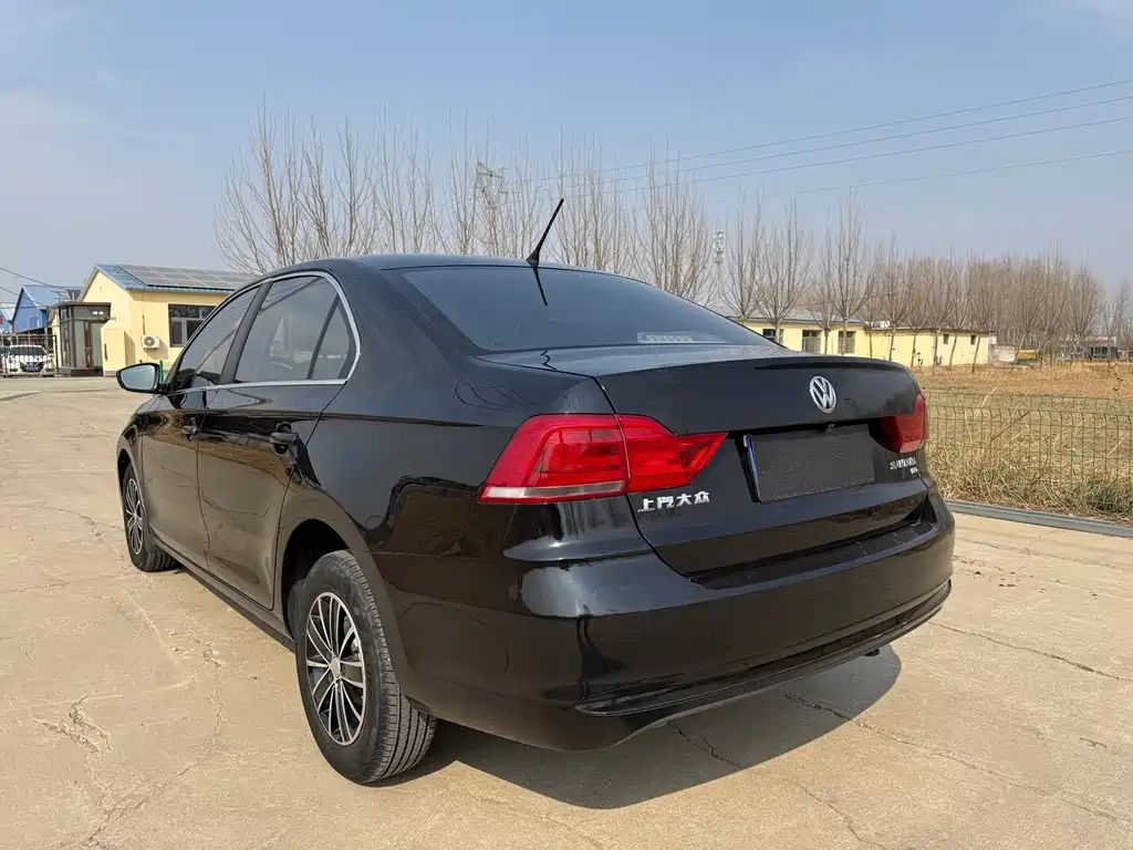 Santana 2016 1.6L Manual Fashion Edition купить на сайте DeffCars