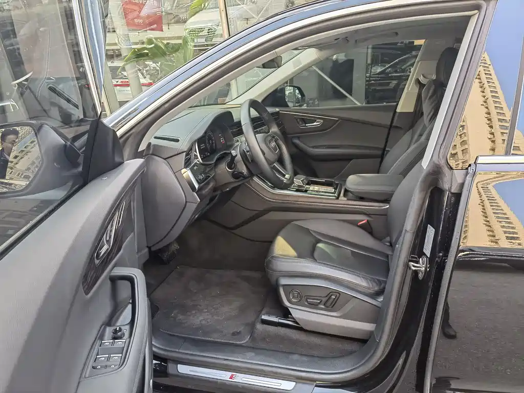 Audi Q8 2023 55 TFSI luxury and dynamic model купить на сайте DeffCars