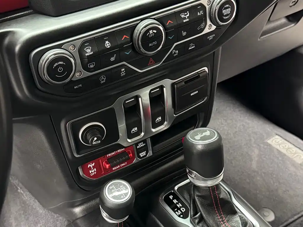 Wrangler 2021 2.0T Robin Hood two-door version купить на сайте DeffCars