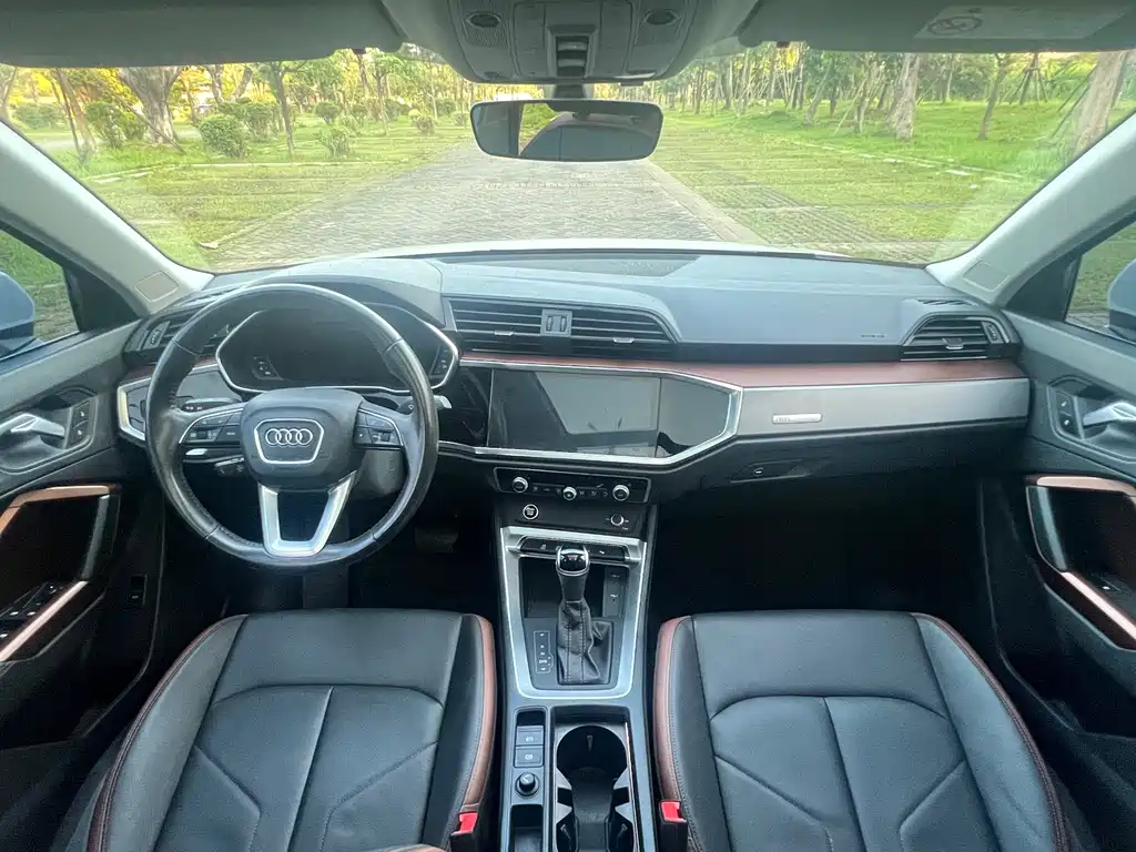 Audi Q3 2022 35 TFSI Fashionable and Elegant купить на сайте DeffCars