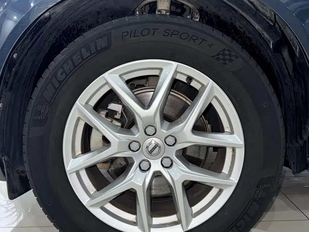 Volvo XC60 2020 T5 four-wheel drive Zhiyi Luxury Edition купить на сайте DeffCars