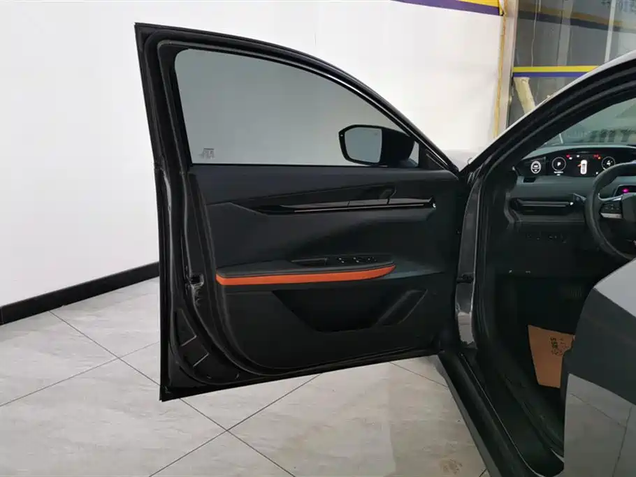 Changan UNI-V 2023 1.5T premium model купить на сайте DeffCars