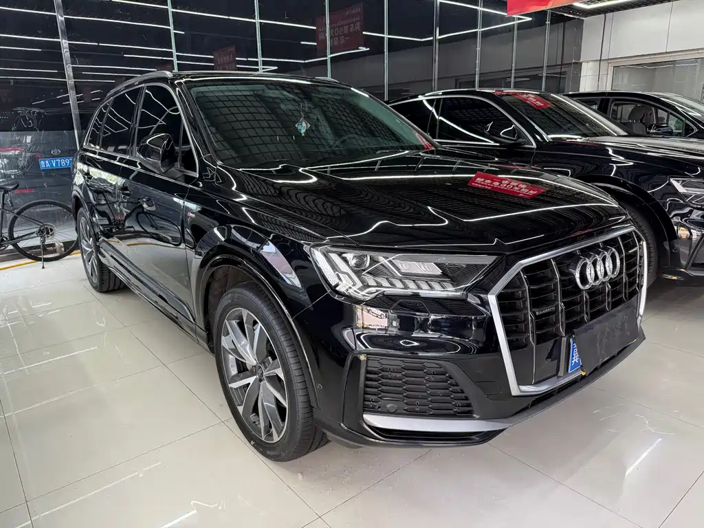 Audi Q7 2021 55 TFSI quattro S line sports version купить на сайте DeffCars