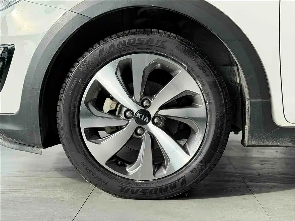 KX CROSS 2019 1.6L automatic smart sunroof version National V купить на сайте DeffCars