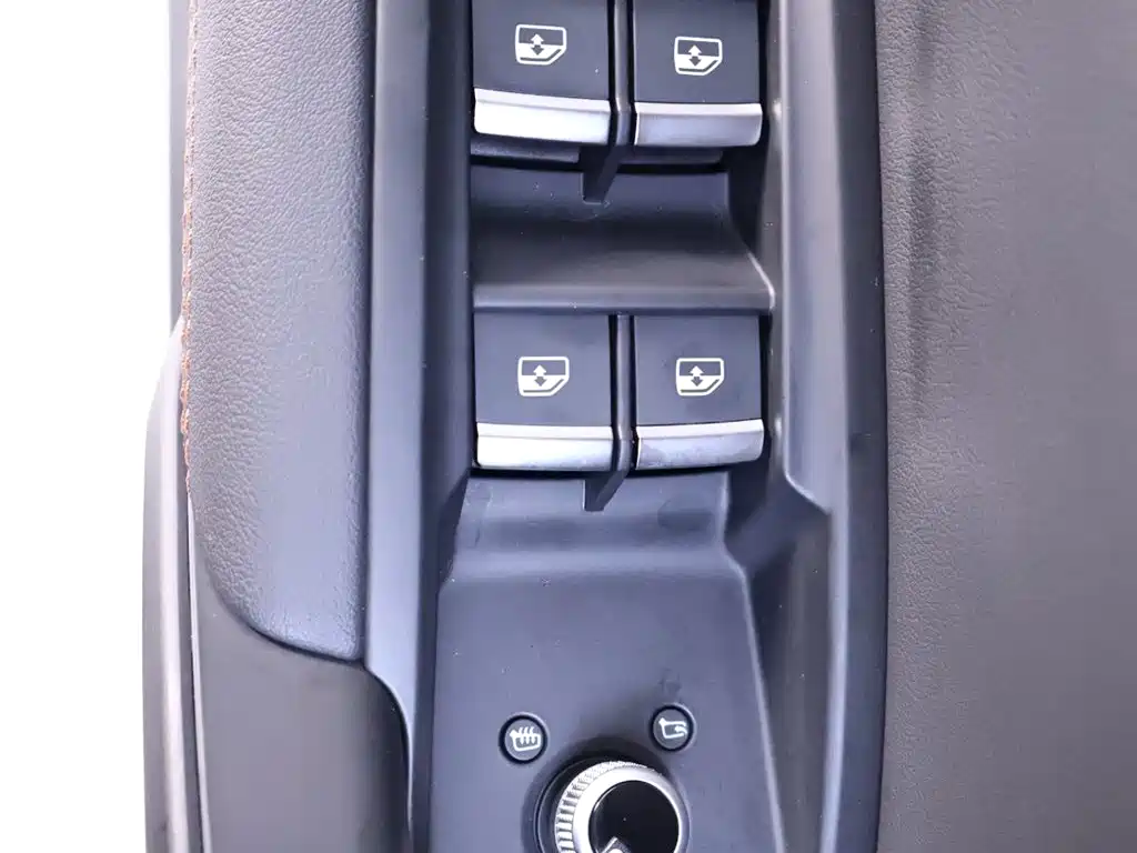 Audi Q5L 2020 40 TFSI enjoys fashionable style купить на сайте DeffCars