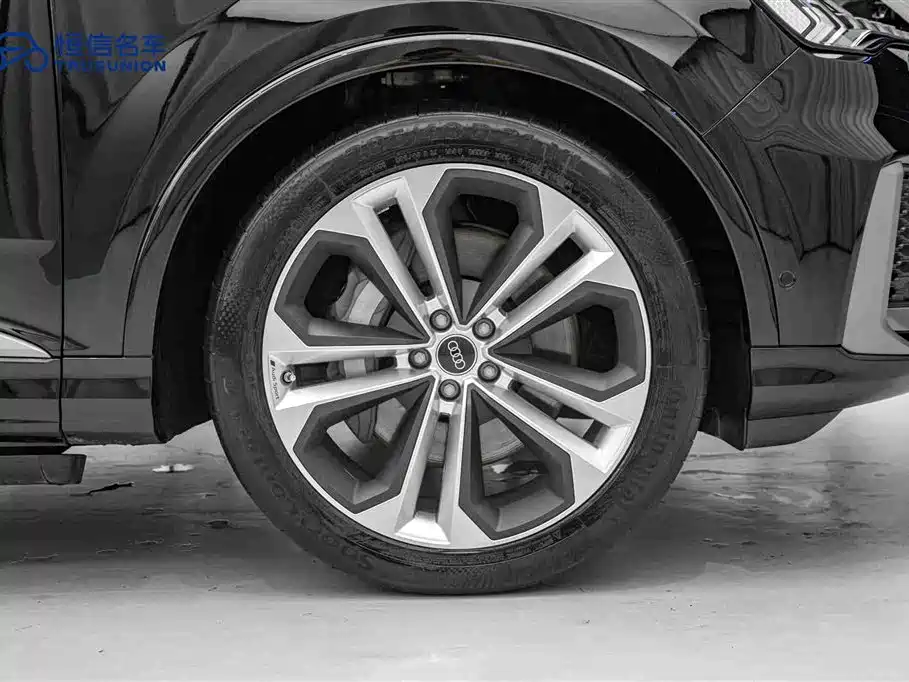 Audi Q7 2023 55 TFSI quattro S line sports купить на сайте DeffCars