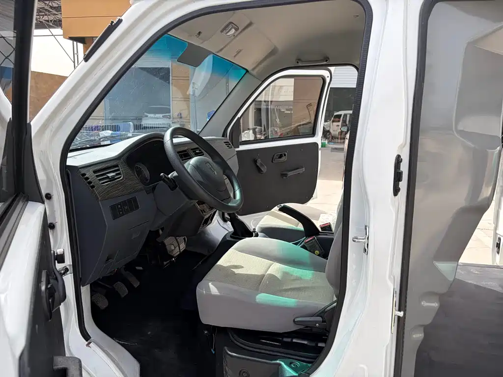 Hiace X30 2024 1.5L wealth van 2/5 seats front air-conditioning купить на сайте DeffCars