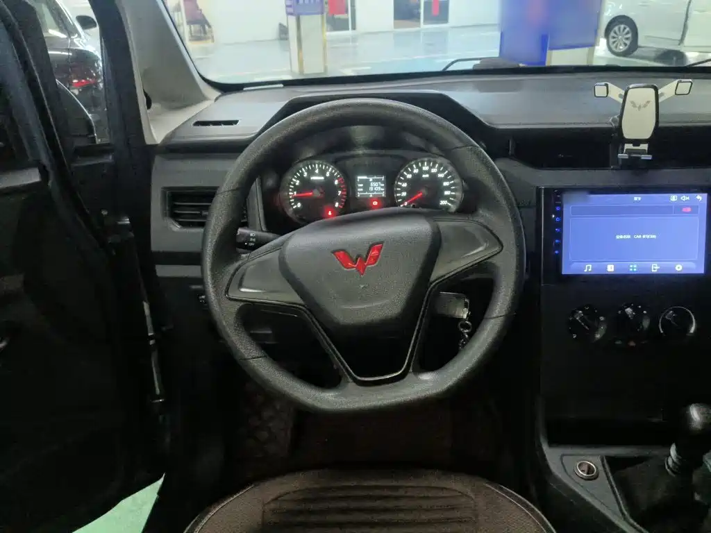 Wuling Hongguang PLUS 2020 1.5L manual standard type 5 seats купить на сайте DeffCars