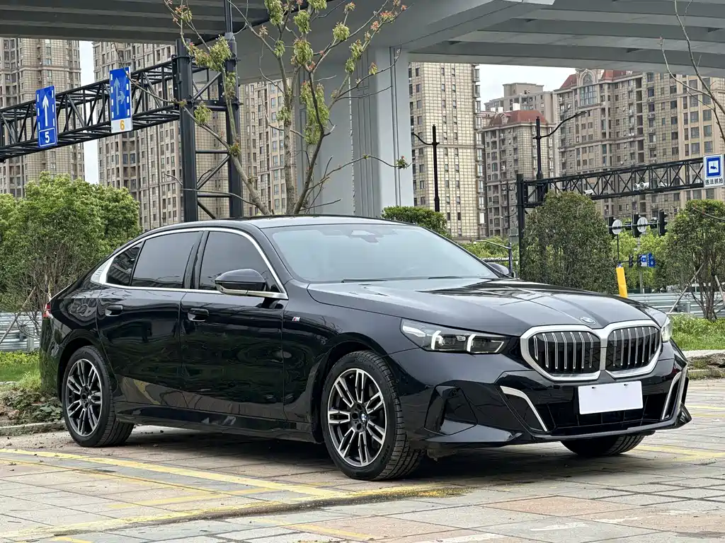 BMW 5 Series 2024 530Li Leading M Sports Package купить на сайте DeffCars