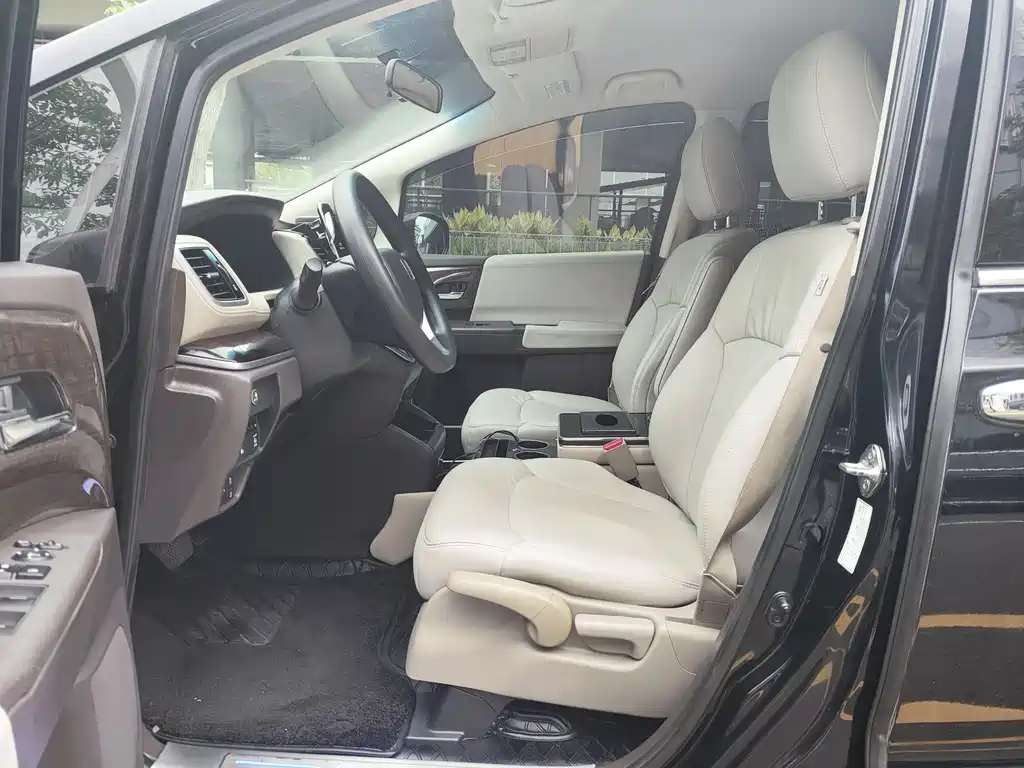 Odyssey 2015 facelift 2.4L comfort version купить на сайте DeffCars
