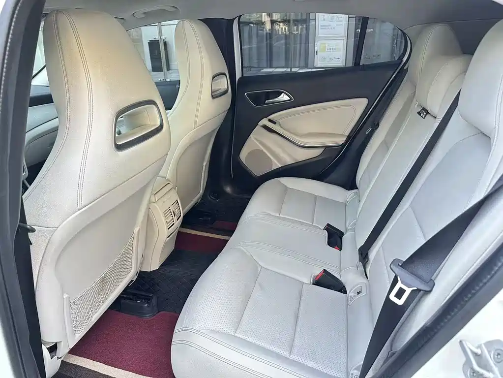 Mercedes-Benz GLA 2015 GLA 200 Fashion Model купить на сайте DeffCars