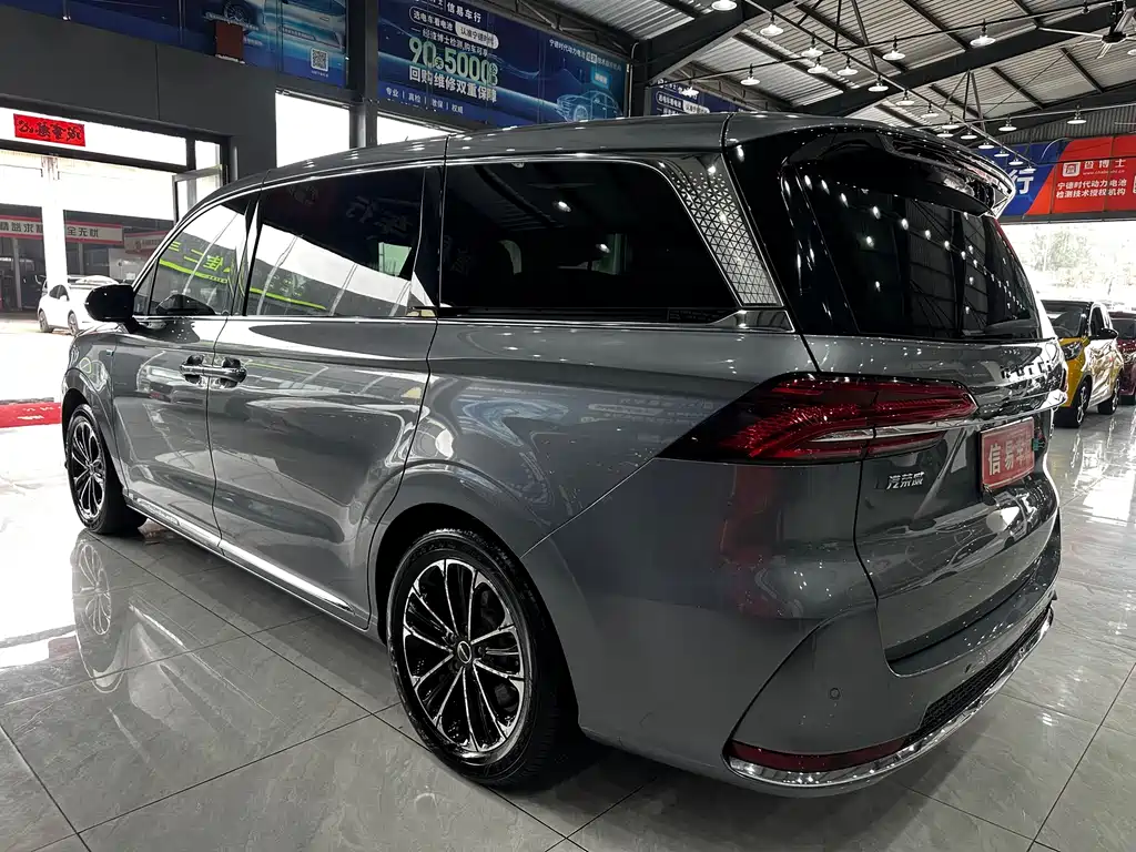 Roewe iMAX8 2022 400TGI flagship version купить на сайте DeffCars