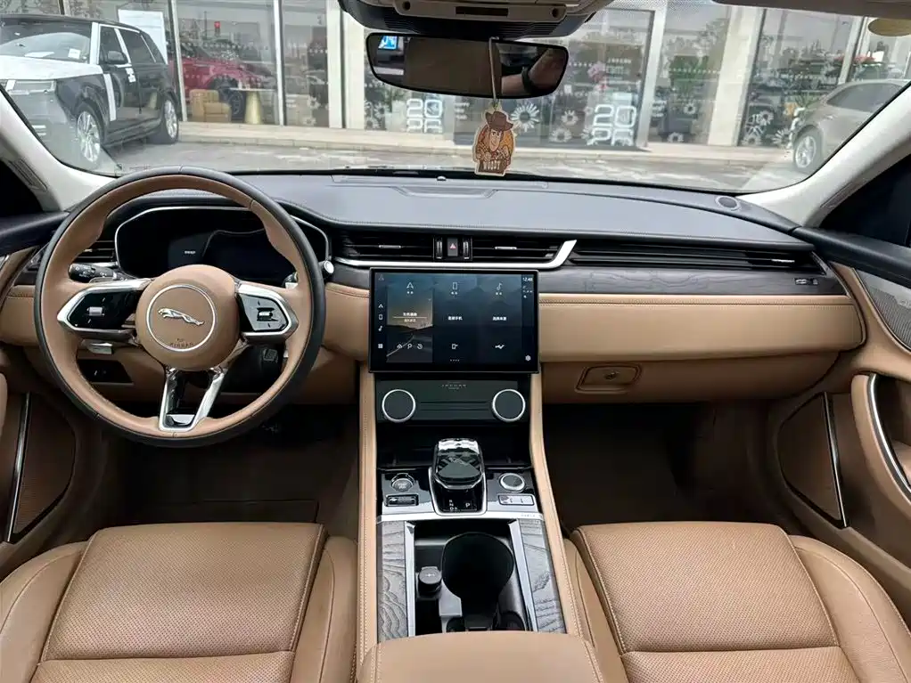Jaguar XFL 2024 2.0T P250 two-wheel drive exclusive luxury version купить на сайте DeffCars