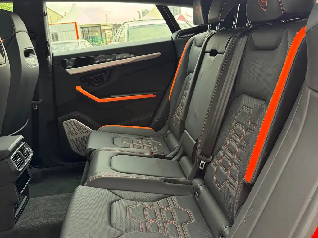 Urus SE 2025 4.0T Standard Edition купить на сайте DeffCars