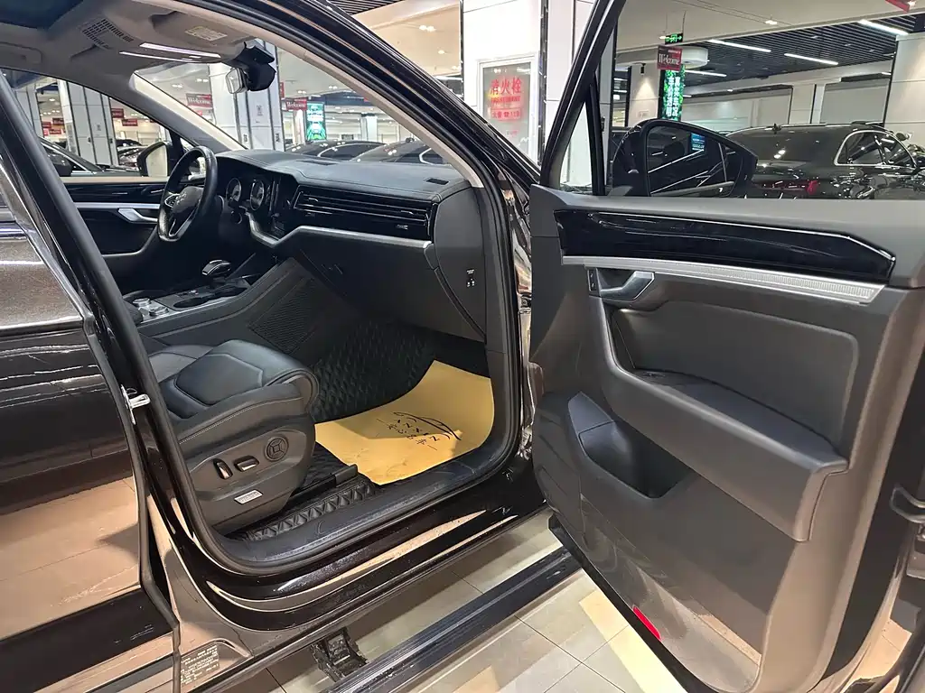 Touareg 2021 2.0TSI Pilot Special Edition купить на сайте DeffCars