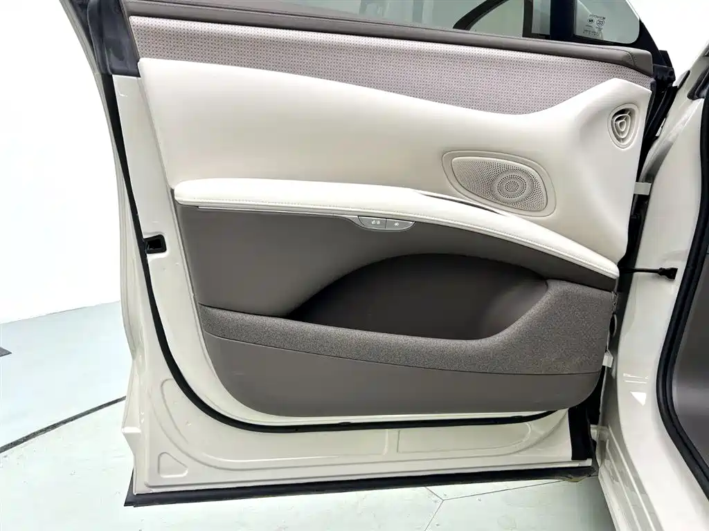 Zhiji LS7 2023 90kWh Elite rear-wheel drive version купить на сайте DeffCars