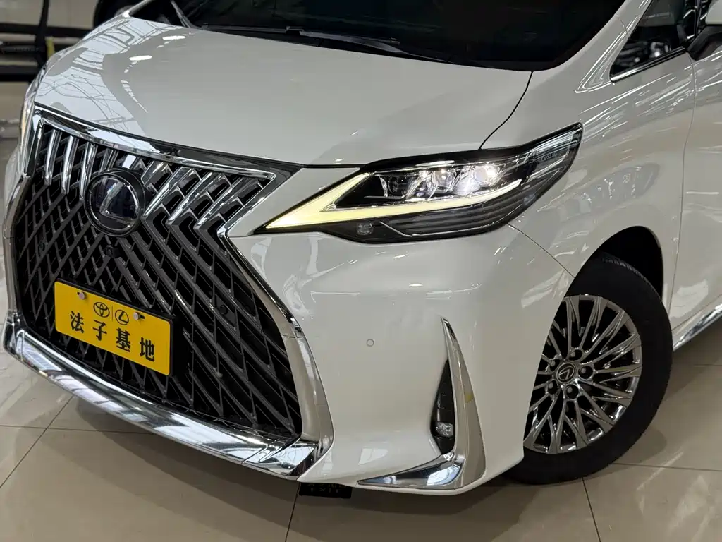 Lexus LM 2020 300h seven-seater elegant version купить на сайте DeffCars