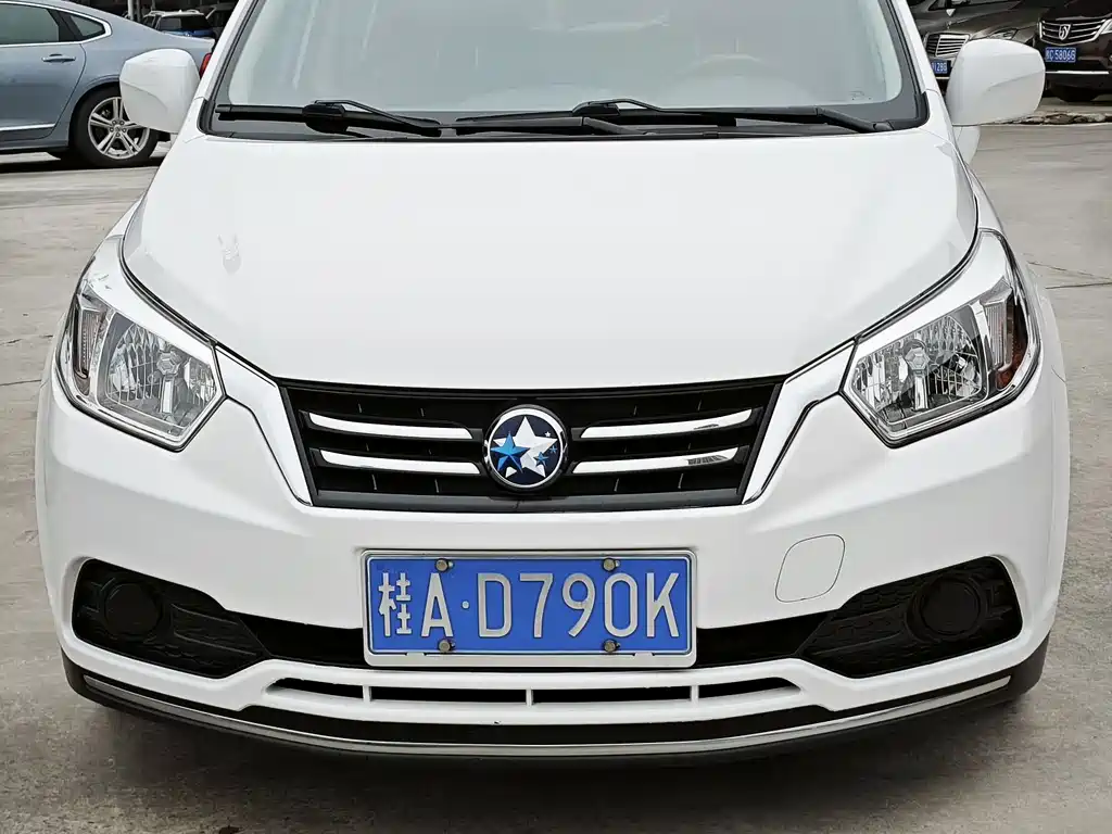 Venucia R50 2015 1.6L automatic fashion version купить на сайте DeffCars