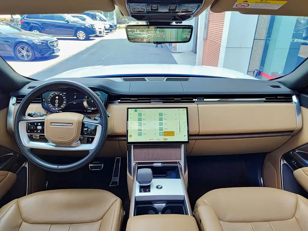 Range Rover 2024 3.0 L6 400PS Extended Edition, seven seats купить на сайте DeffCars