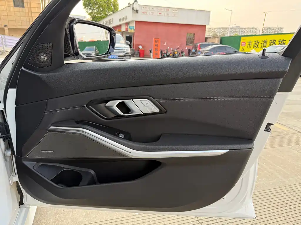 BMW 3 Series 2021 325i M Sports Night Package купить на сайте DeffCars
