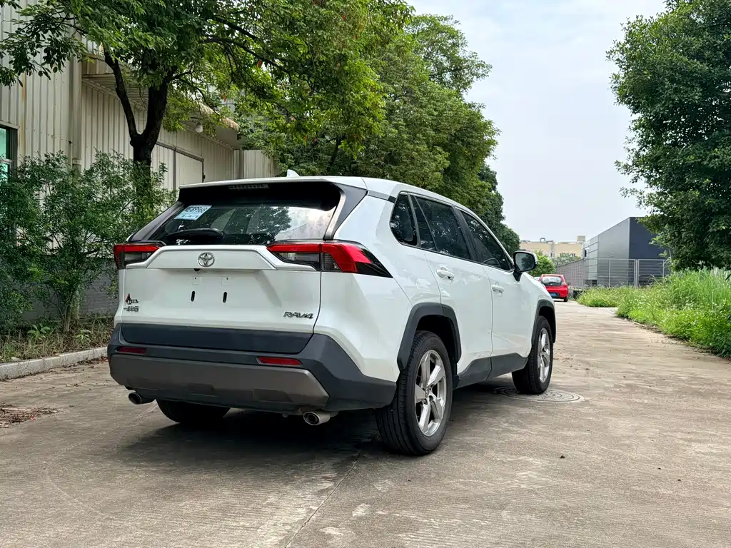 RAV4 Rongfang 2022 2.0L CVT two-wheel drive fashion version купить на сайте DeffCars
