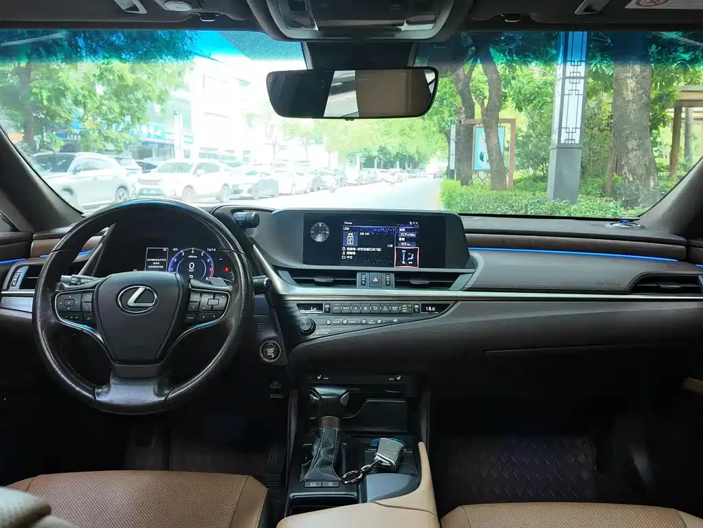 Lexus ES 2018 200 Excellence Edition National V купить на сайте DeffCars
