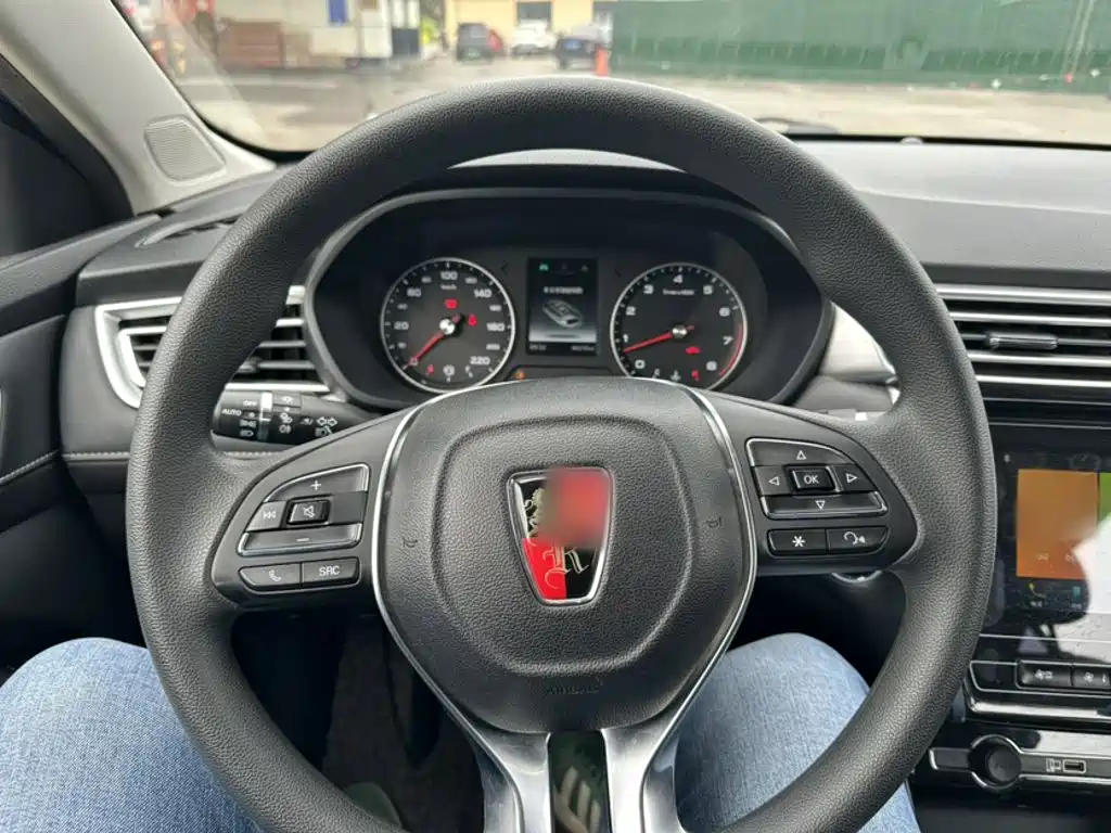 Roewe i5 2019 1.5L Manual 4G Internet Langue Edition купить на сайте DeffCars