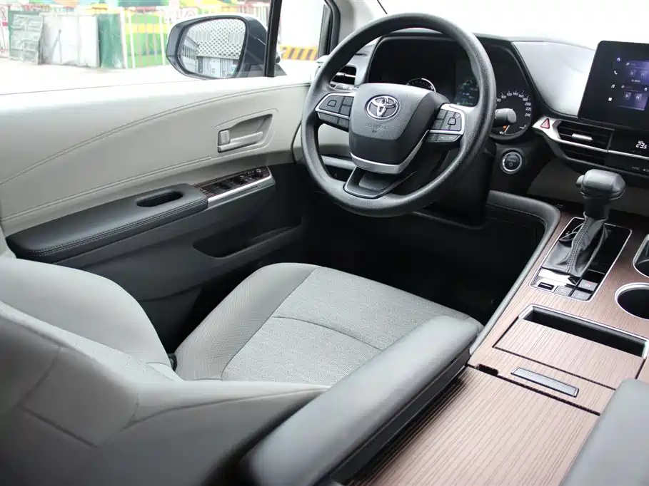 SIENNA 2024 2.5L Hybrid Comfort Edition купить на сайте DeffCars