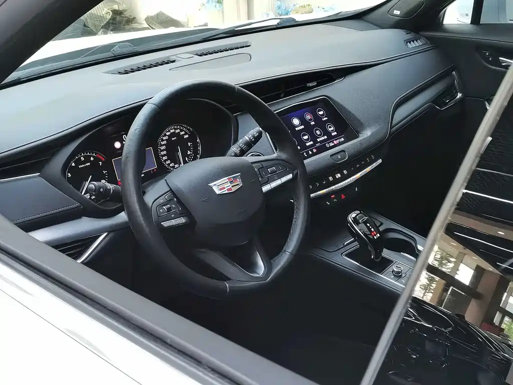 Cadillac XT4 2020 28T two-wheel drive leading model купить на сайте DeffCars