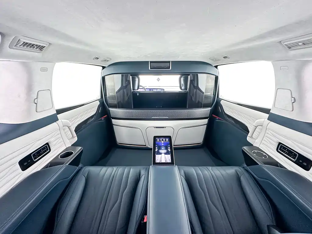 Century 2023 2.0T four-seater private version купить на сайте DeffCars