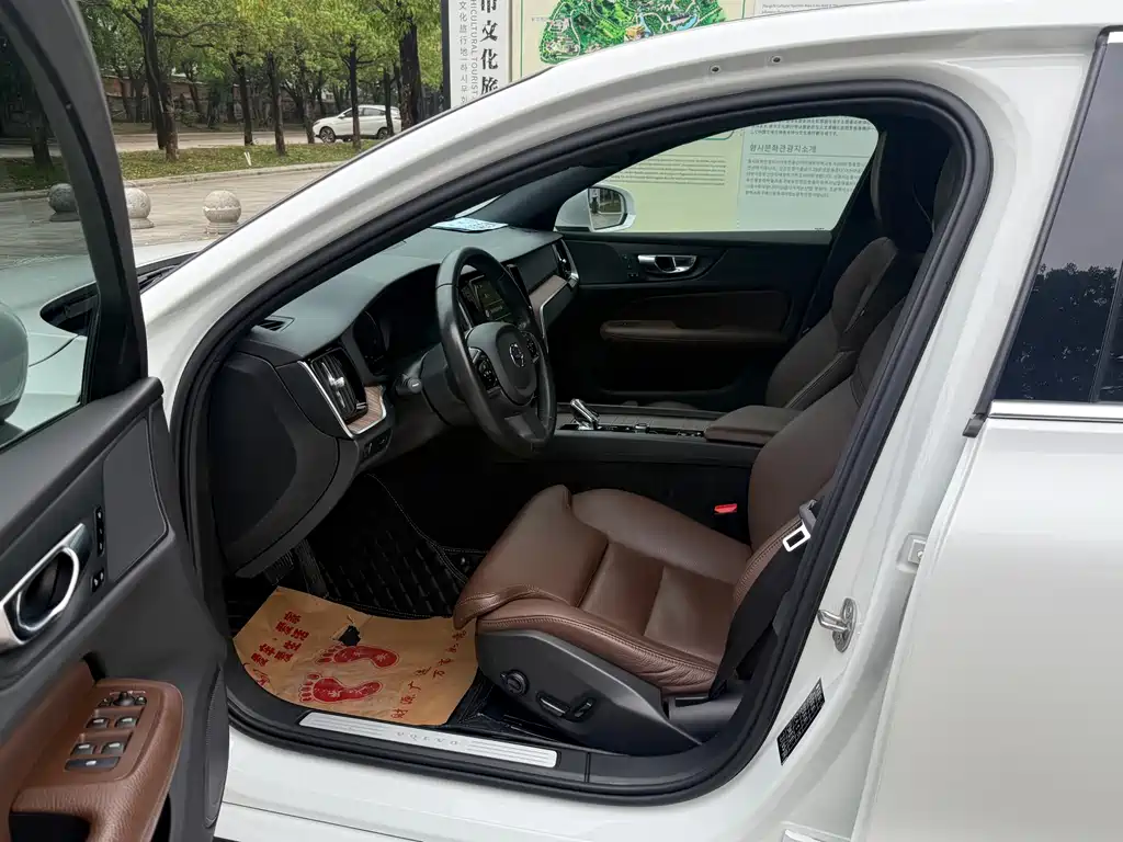 Volvo S60 2022 B4 Zhiyuan Luxury Edition купить на сайте DeffCars