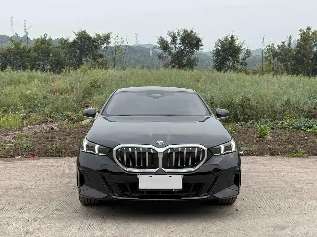 BMW 5 Series 2025 530Li Leading M Sports Package купить на сайте DeffCars