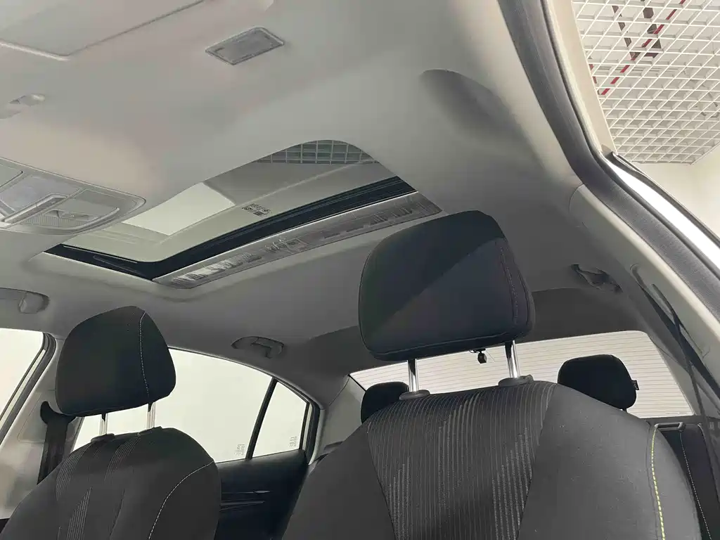 Roewe i5 2021 1.5L CVT Platinum Edition купить на сайте DeffCars