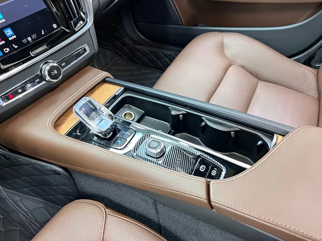 Volvo S90 2024 B5 Zhiyi Luxury Edition купить на сайте DeffCars